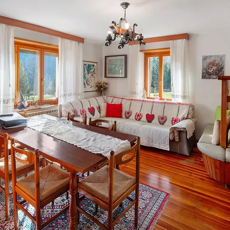 Apartment Marmolada *